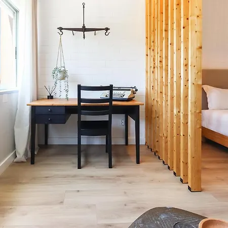 Pensionat Airport Earth By Homing *